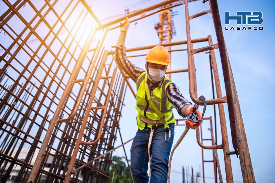 ATVSLĐ Khi Làm Việc Trên Cao: Quy Định Pháp Luật và Giải Pháp An Toàn Toàn Diện